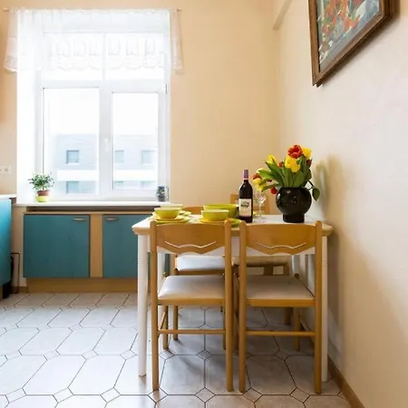 Bright Near Bus Statioon Appartement